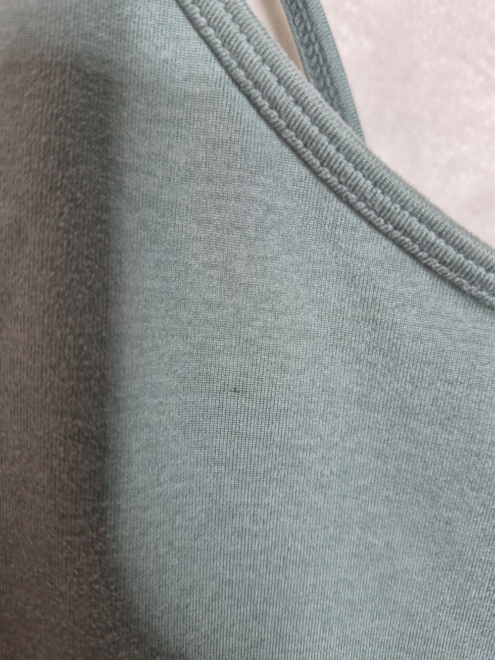 Vuori Studio Crop Tank Top Sage Green Built In Shelf Bra Strappy Back Womens M - Picture 8 of 8